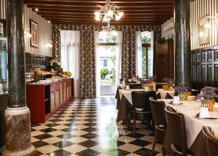 Pensione Accademia - Villa Maravege